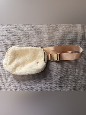 Wantable Faux Sherpa Belt Bag Cream Teddy Fleece Fanny Pack Crossbody NWOT